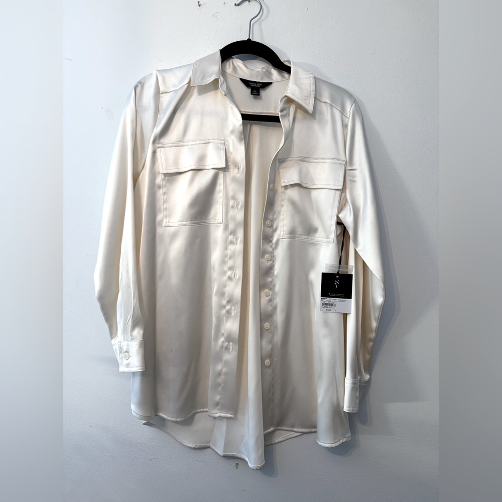 NWT Simply Vera White Satin Silk Button Up Shirt XS